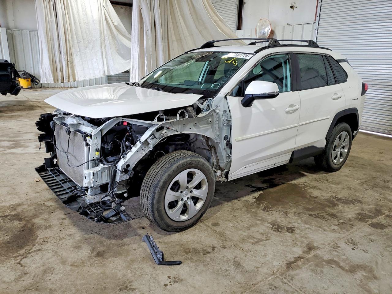 2021 Toyota Rav4 Le - zdjęcie główne