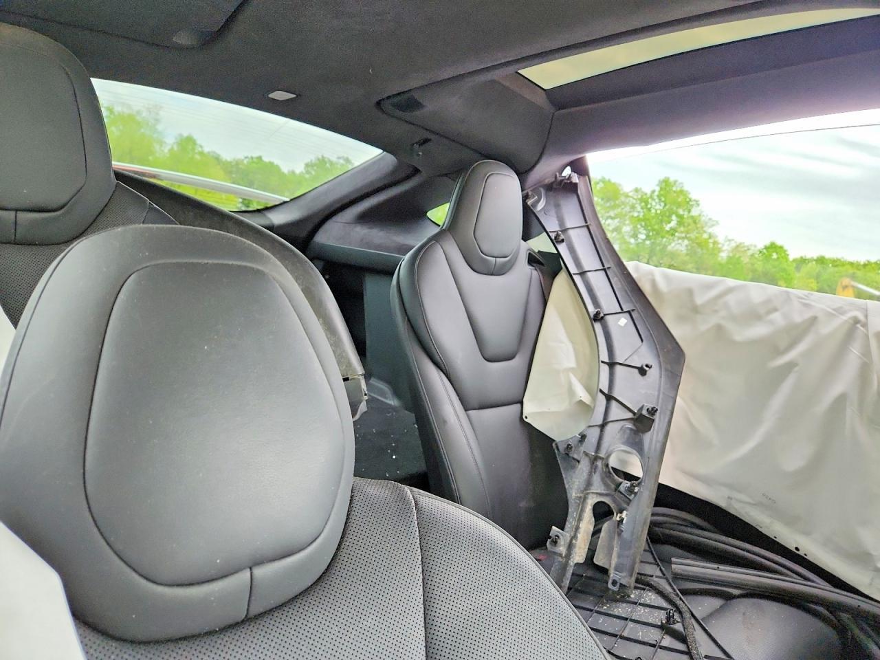 2022 Tesla Model X - zdjęcie 10
