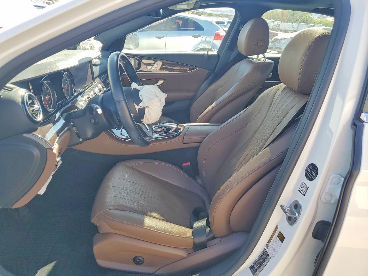 2019 Mercedes-Benz E 300 - zdjęcie 7