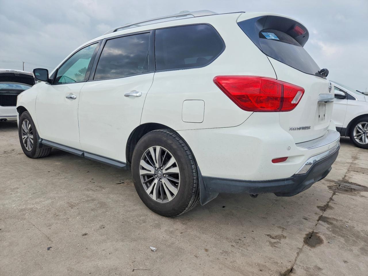 2017 Nissan Pathfinder Sl - zdjęcie 2
