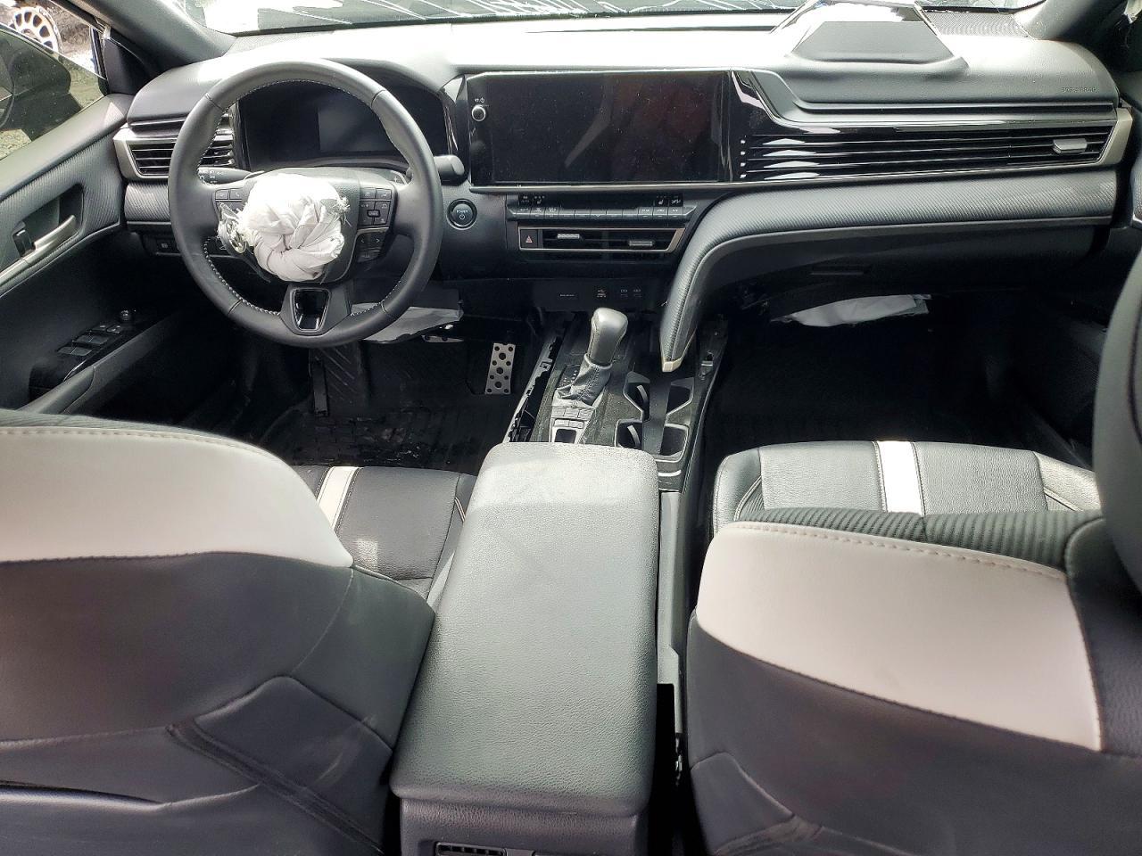 2025 Toyota Camry Se - zdjęcie 8