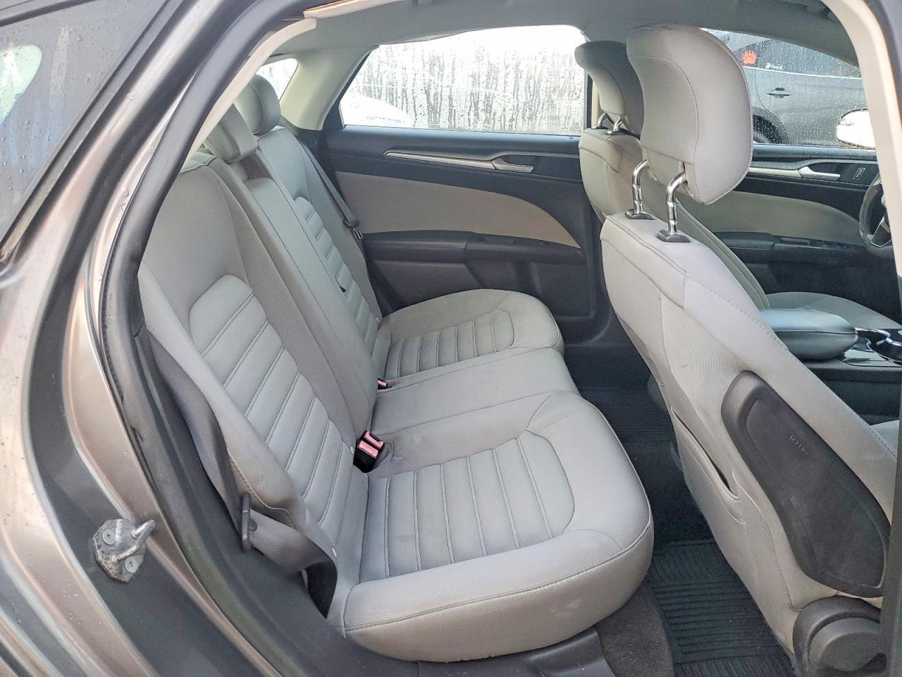 2014 Ford Fusion S - zdjęcie 10