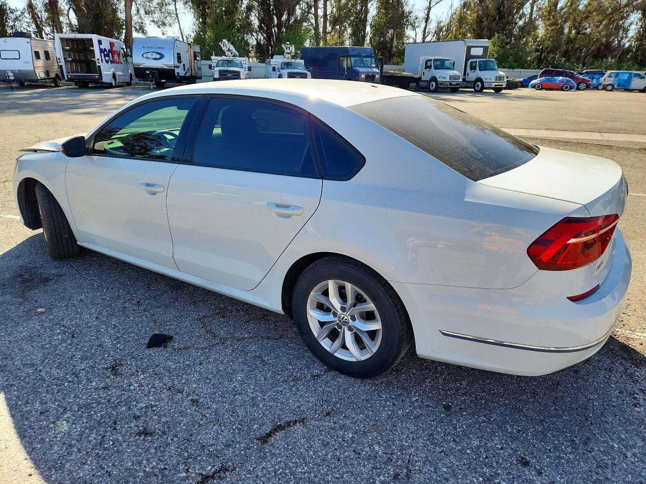 2018 Volkswagen Passat S - zdjęcie 2