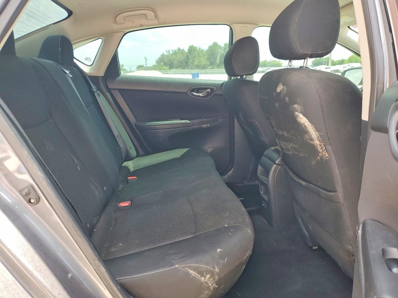 2019 Nissan Sentra S - zdjęcie 10