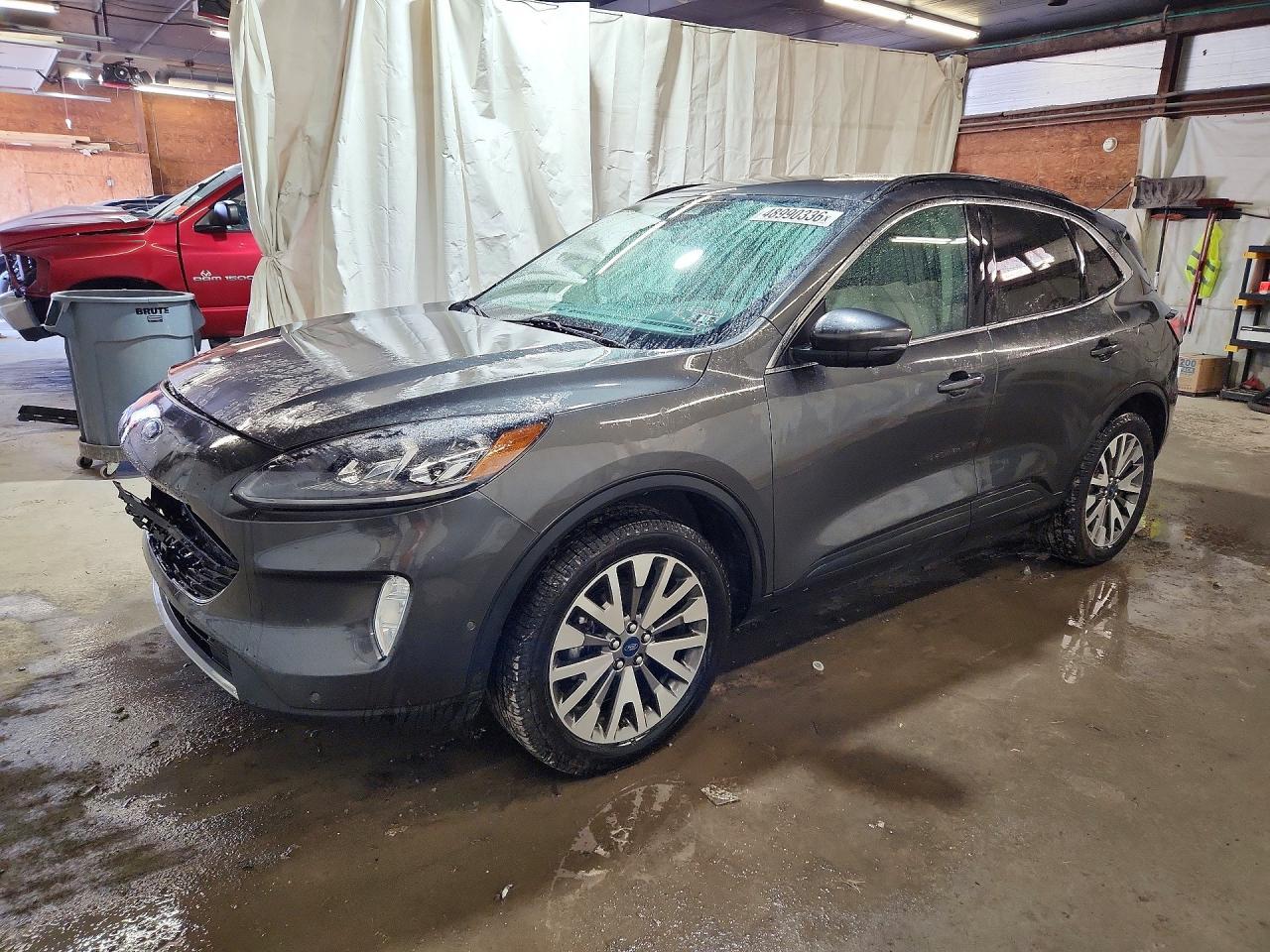 2020 Ford Escape Titanium - zdjęcie główne