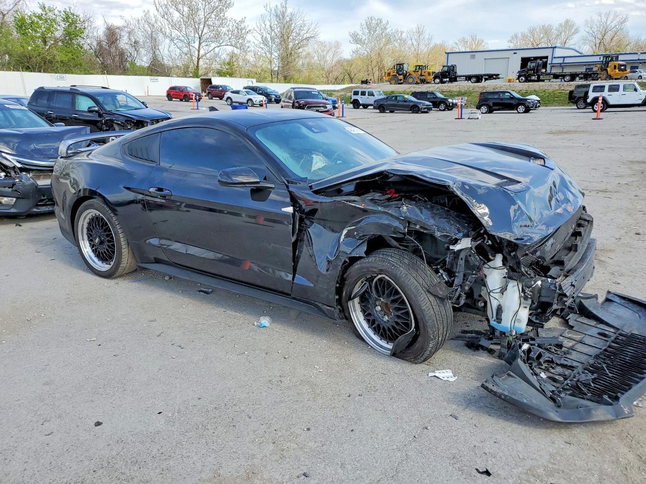 2021 Ford Mustang - zdjęcie 4