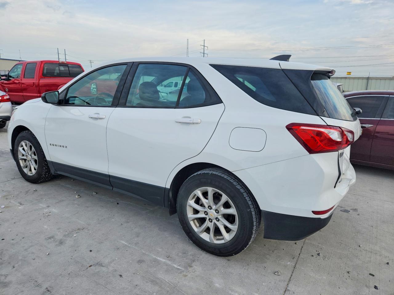 2018 Chevrolet Equinox Ls - zdjęcie 2