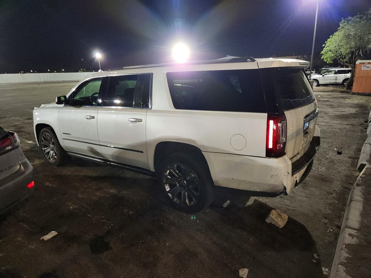 2017 GMC Yukon Xl Denali - zdjęcie 2