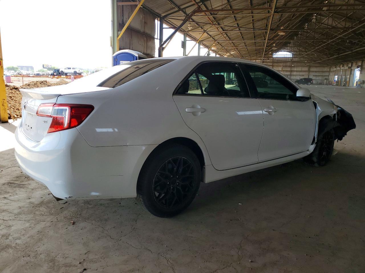 2014 Toyota Camry Se - zdjęcie 3