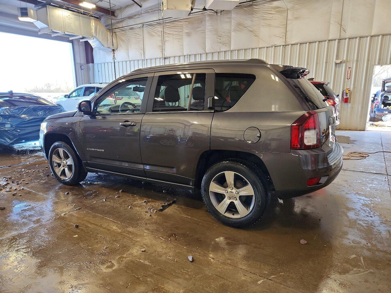 2016 Jeep Compass Latitude - zdjęcie 2