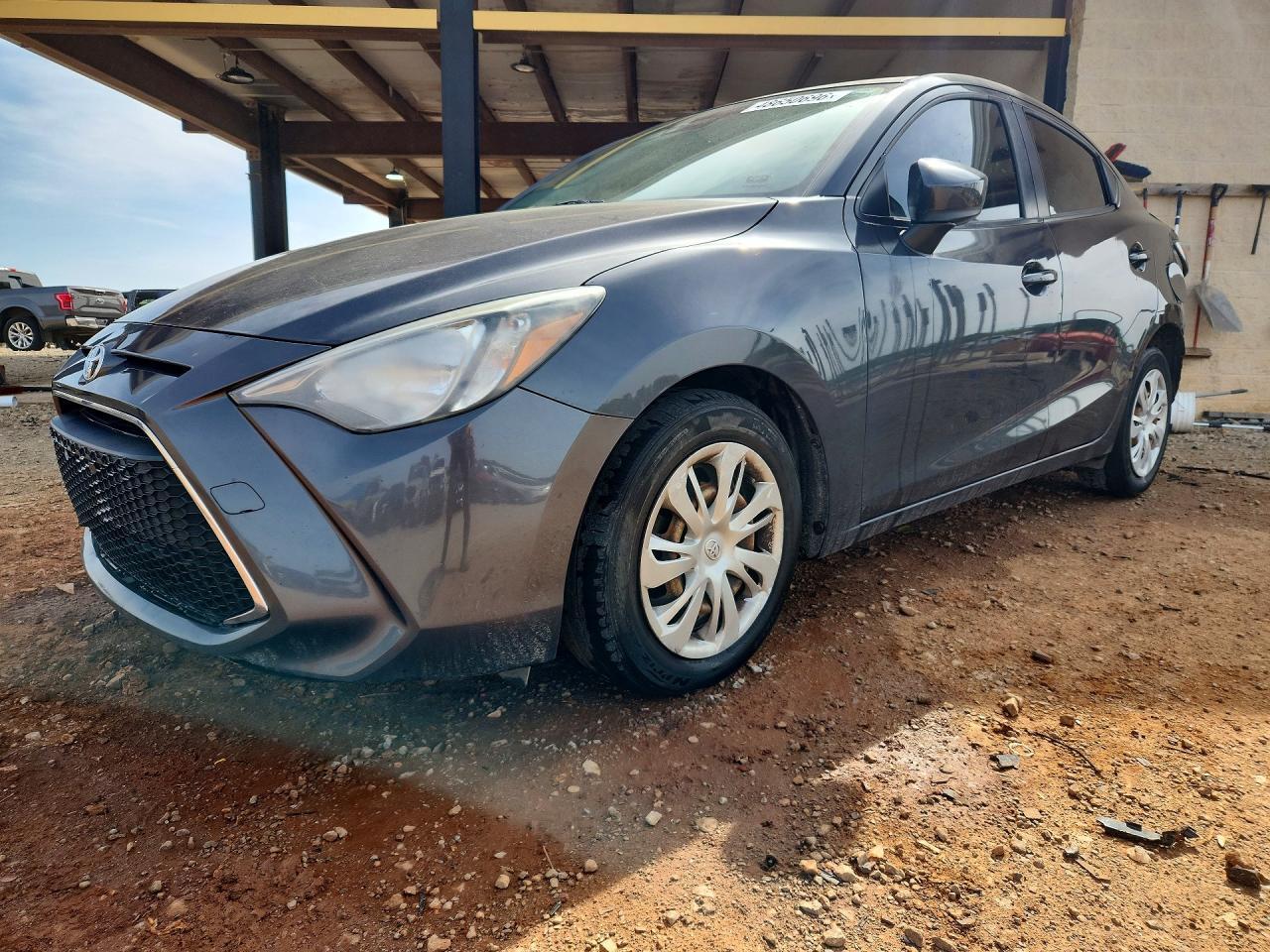2019 Toyota Yaris L - zdjęcie główne