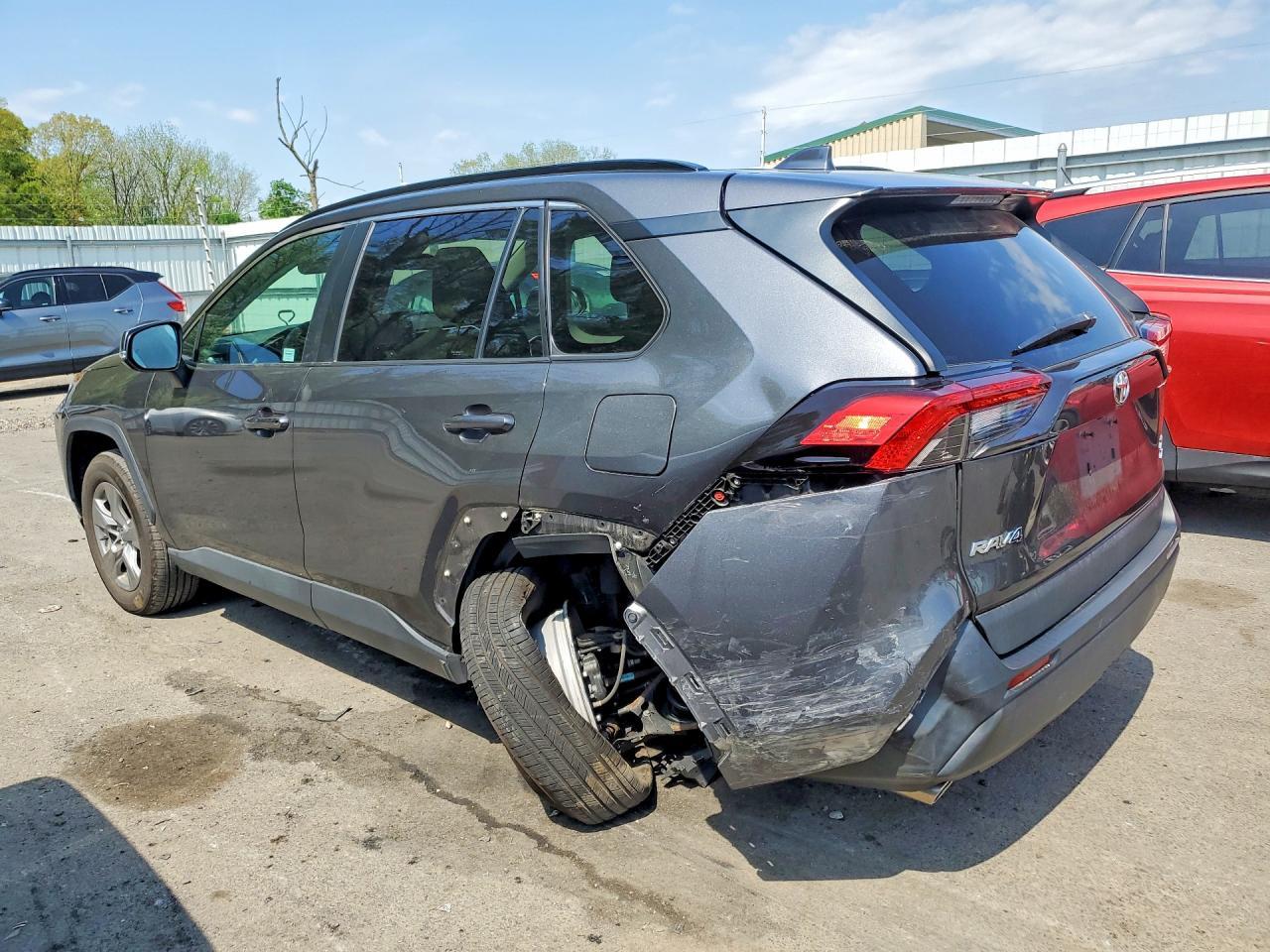2022 Toyota Rav4 Xle - zdjęcie 2