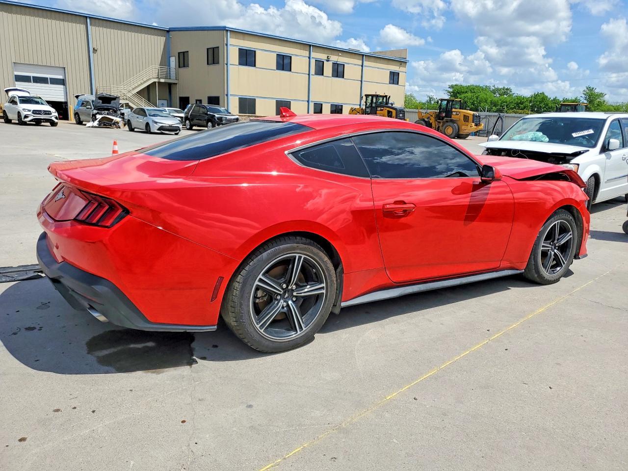 2024 Ford Mustang - zdjęcie 3