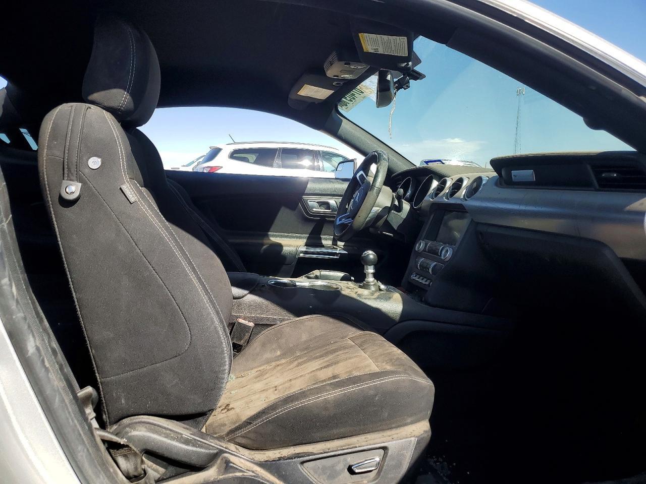 2019 Ford Mustang - zdjęcie 10