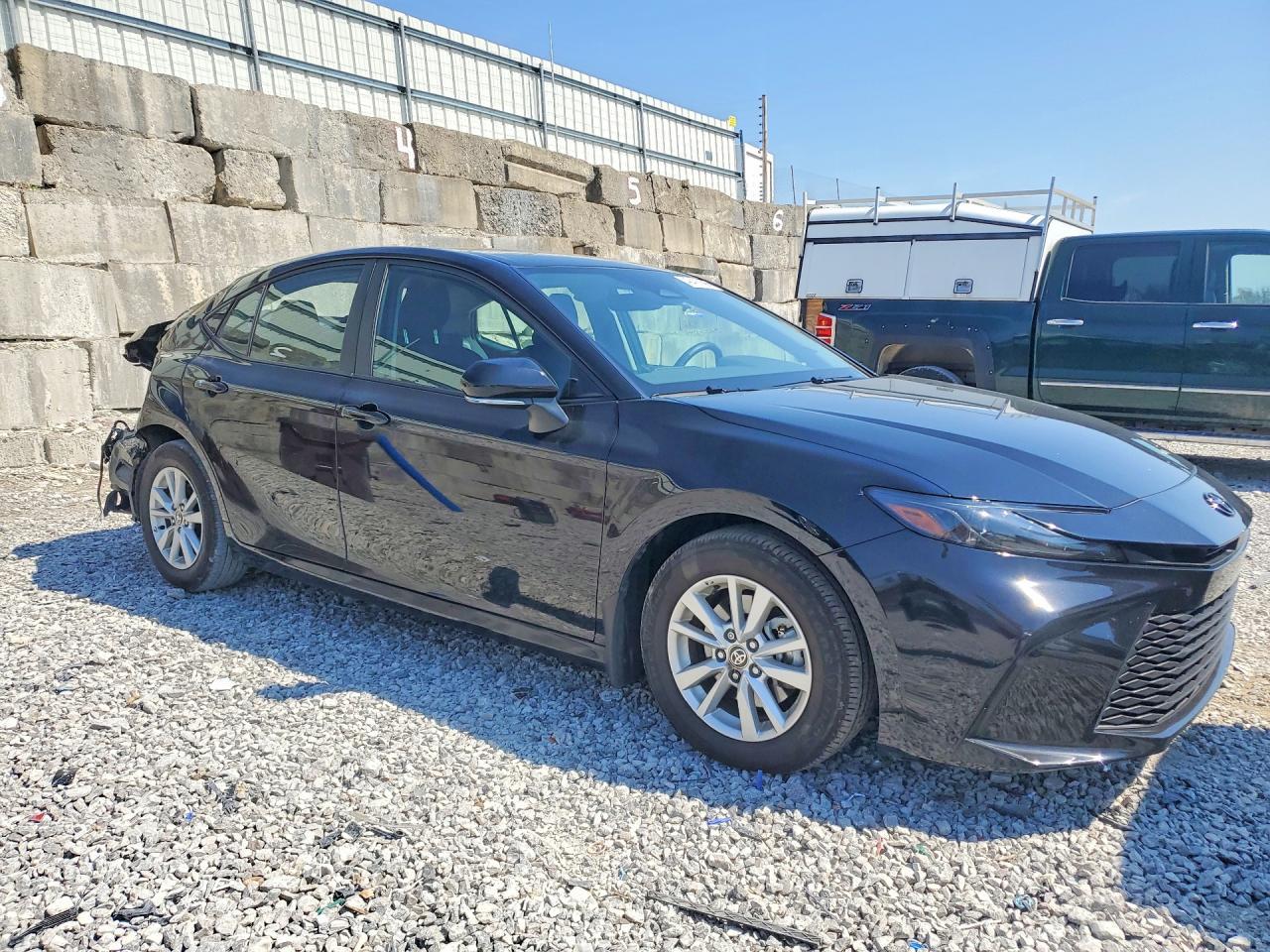 2025 Toyota Camry Le - zdjęcie 4