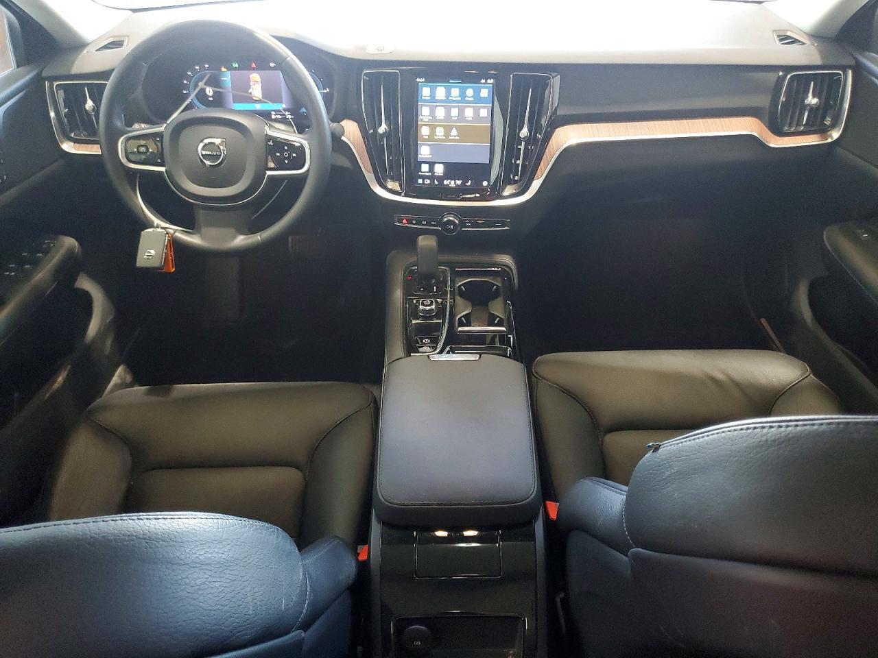 2023 Volvo S60 Plus - zdjęcie 8