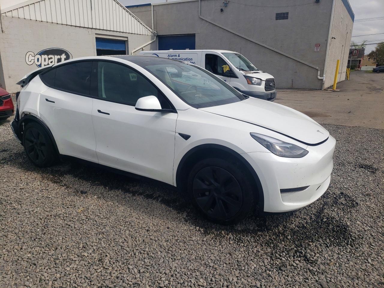 2025 Tesla Model Y - zdjęcie 4