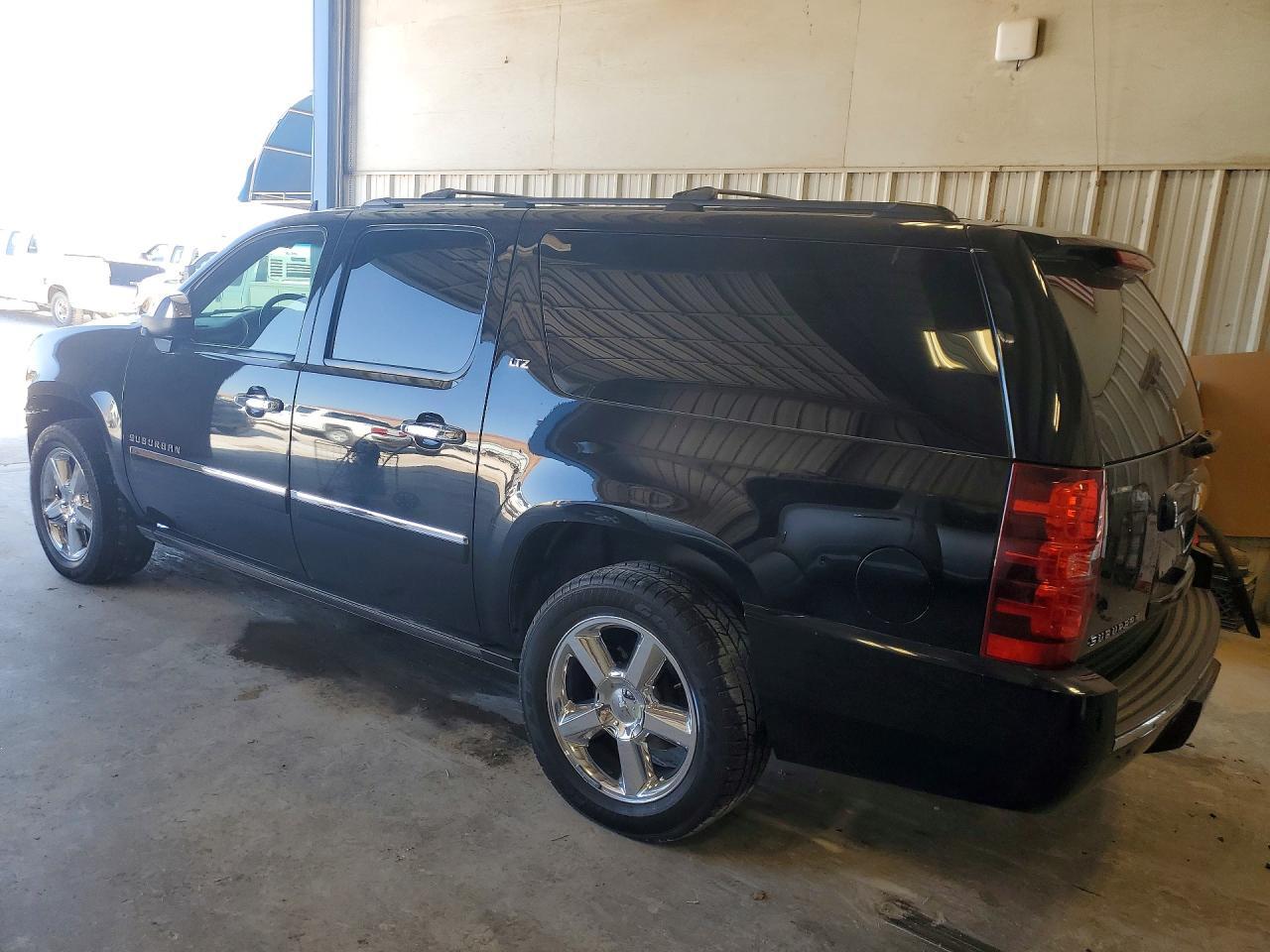 2013 Chevrolet Suburban C1500 Ltz - zdjęcie 2