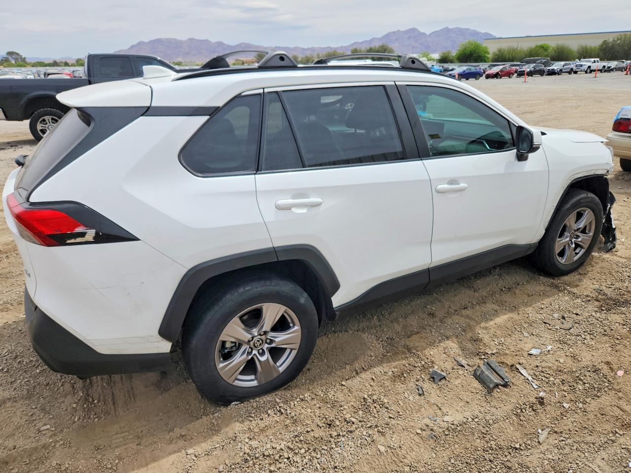 2022 Toyota Rav4 Xle - zdjęcie 3