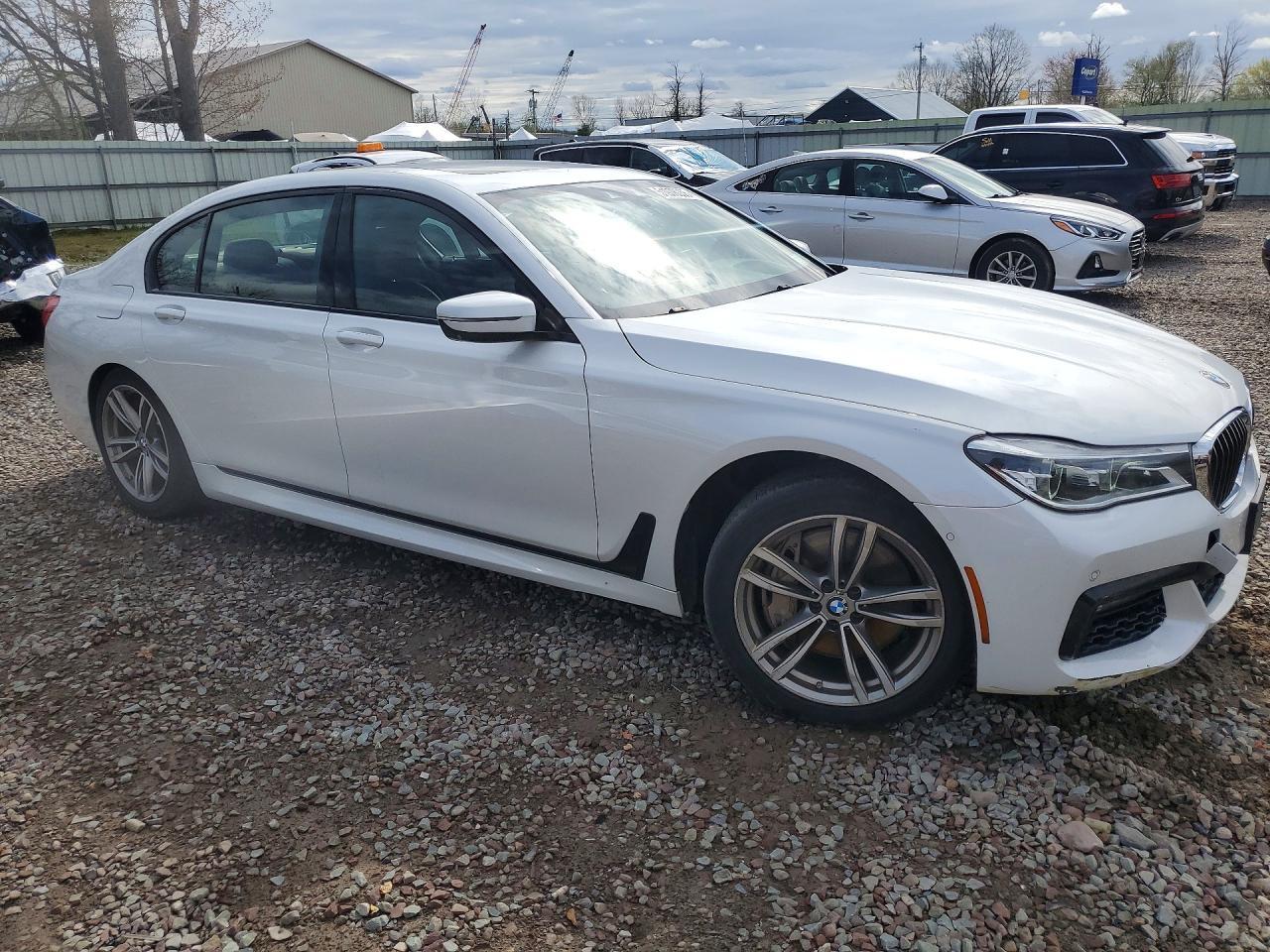 2016 BMW 750 Xi - zdjęcie 4
