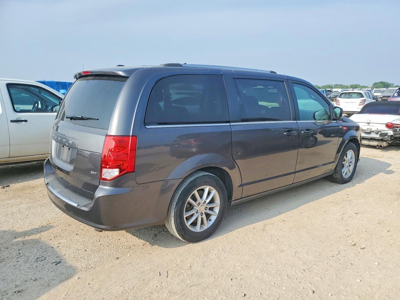 2020 Dodge Grand Caravan Sxt - zdjęcie 3