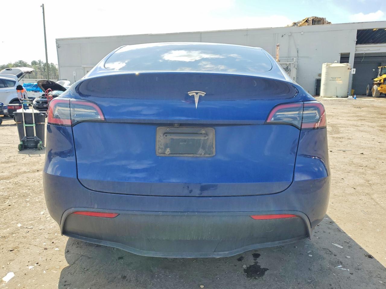2025 Tesla Model Y - zdjęcie 6