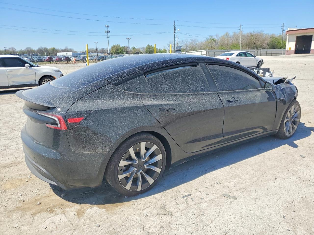 2025 Tesla Model 3 - zdjęcie 3