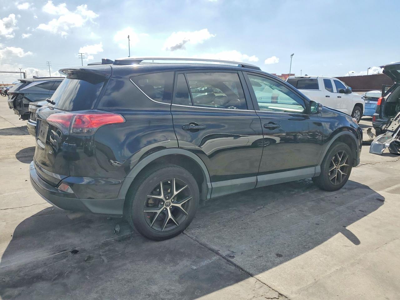 2017 Toyota Rav4 Se - zdjęcie 3