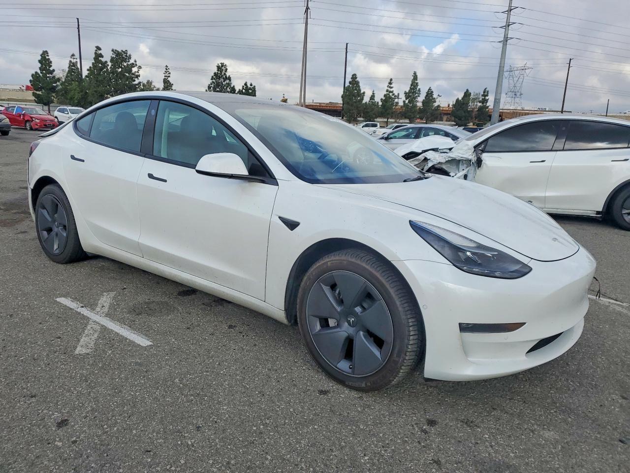 2022 Tesla Model 3 - zdjęcie 4
