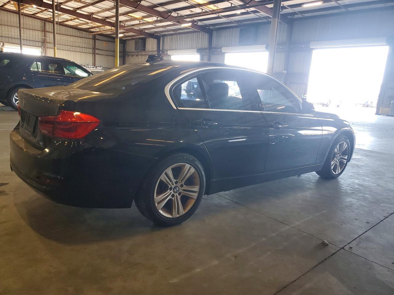2017 BMW 330 I - zdjęcie 3