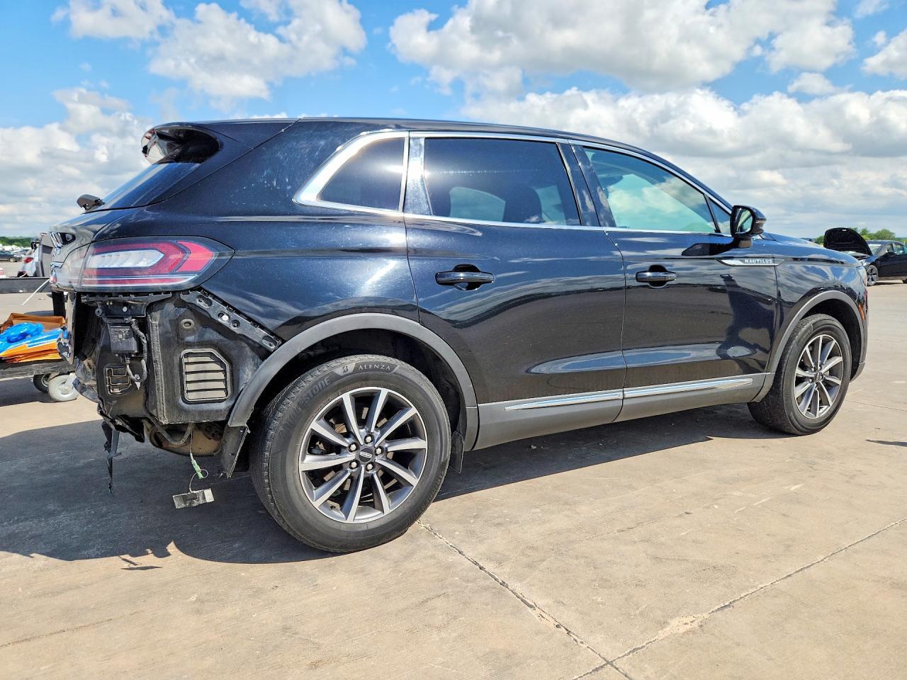 2021 Lincoln Nautilus - zdjęcie 3