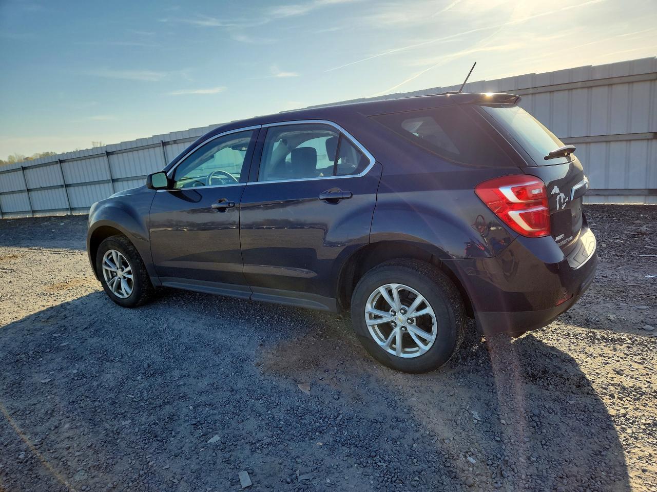 2017 Chevrolet Equinox Ls - zdjęcie 2