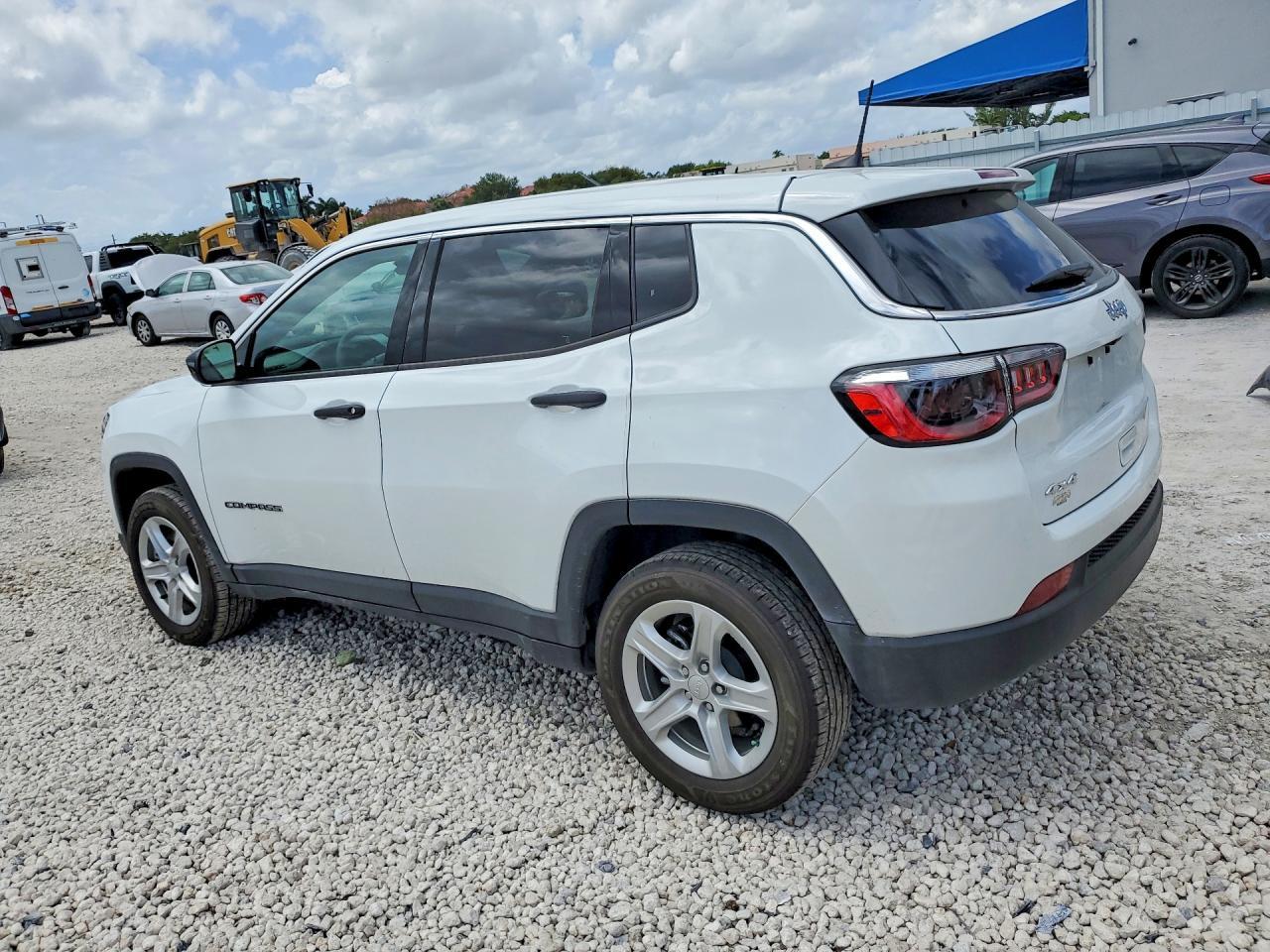 2023 Jeep Compass Sport - zdjęcie 2