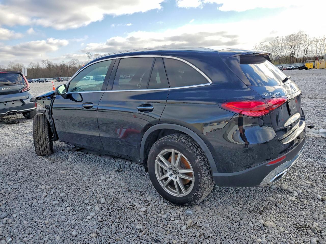 2025 Mercedes-Benz Glc 300 4Matic - zdjęcie 2