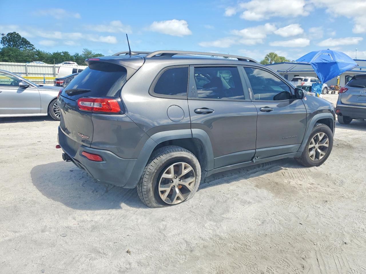2017 Jeep Cherokee Trailhawk - zdjęcie 3