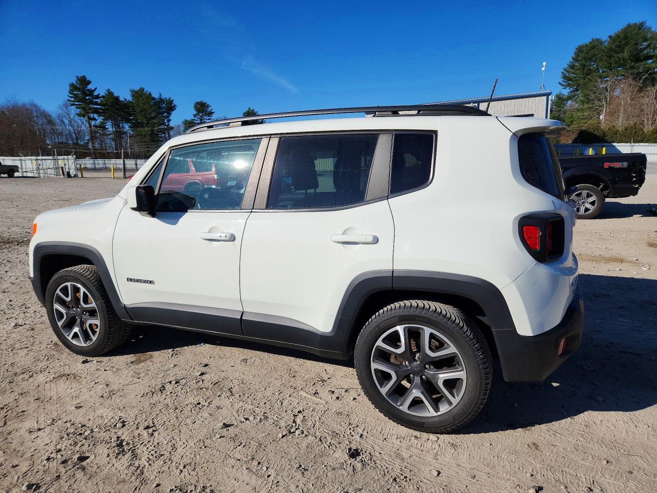 2018 Jeep Renegade Latitude - zdjęcie 2