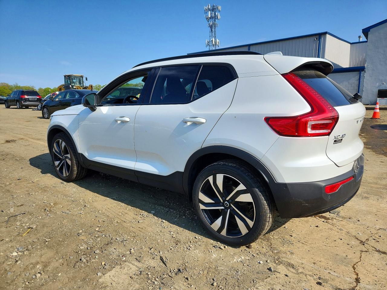 2024 Volvo Xc40 Plus - zdjęcie 2