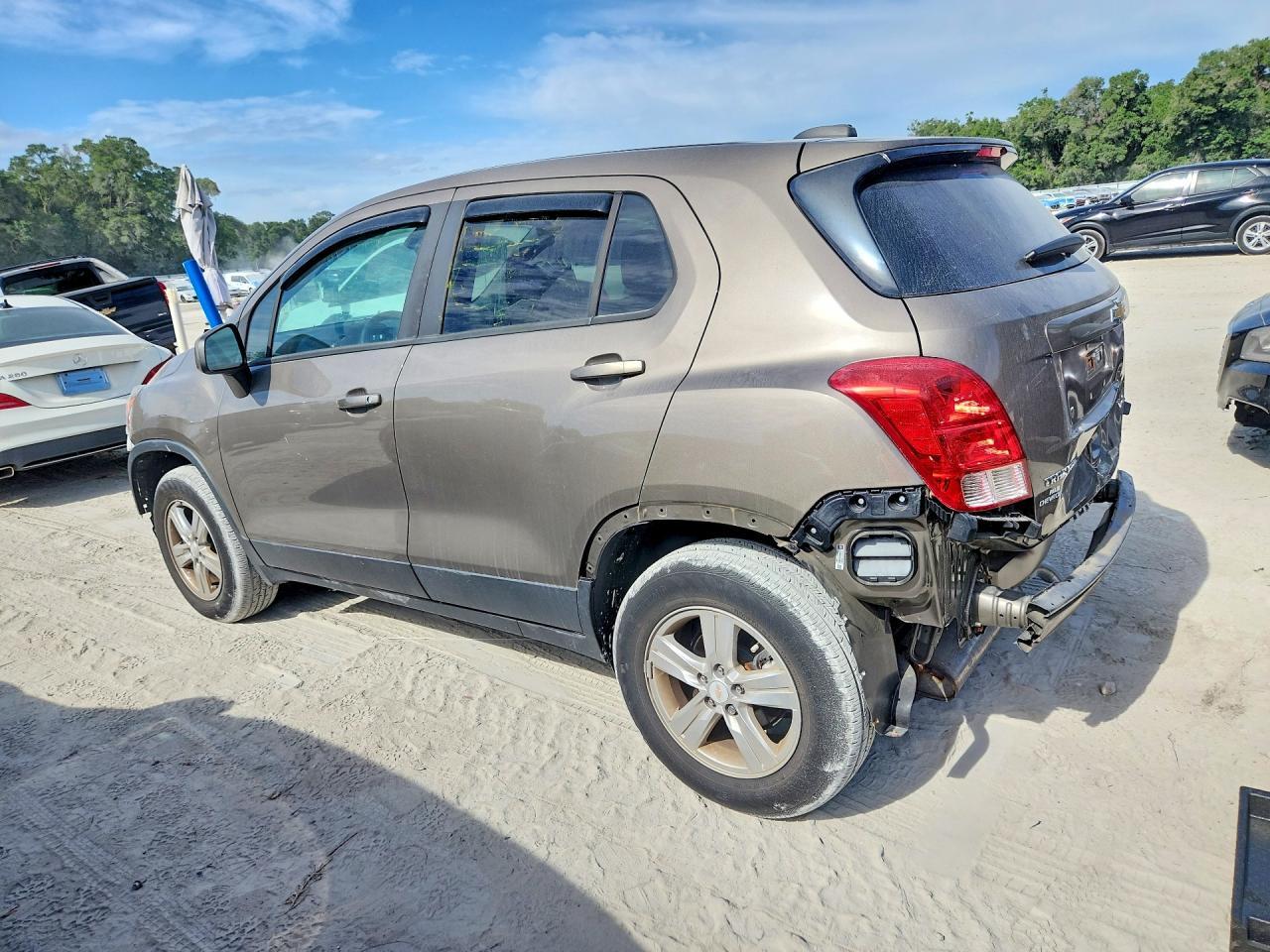 2021 Chevrolet Trax Ls - zdjęcie 2