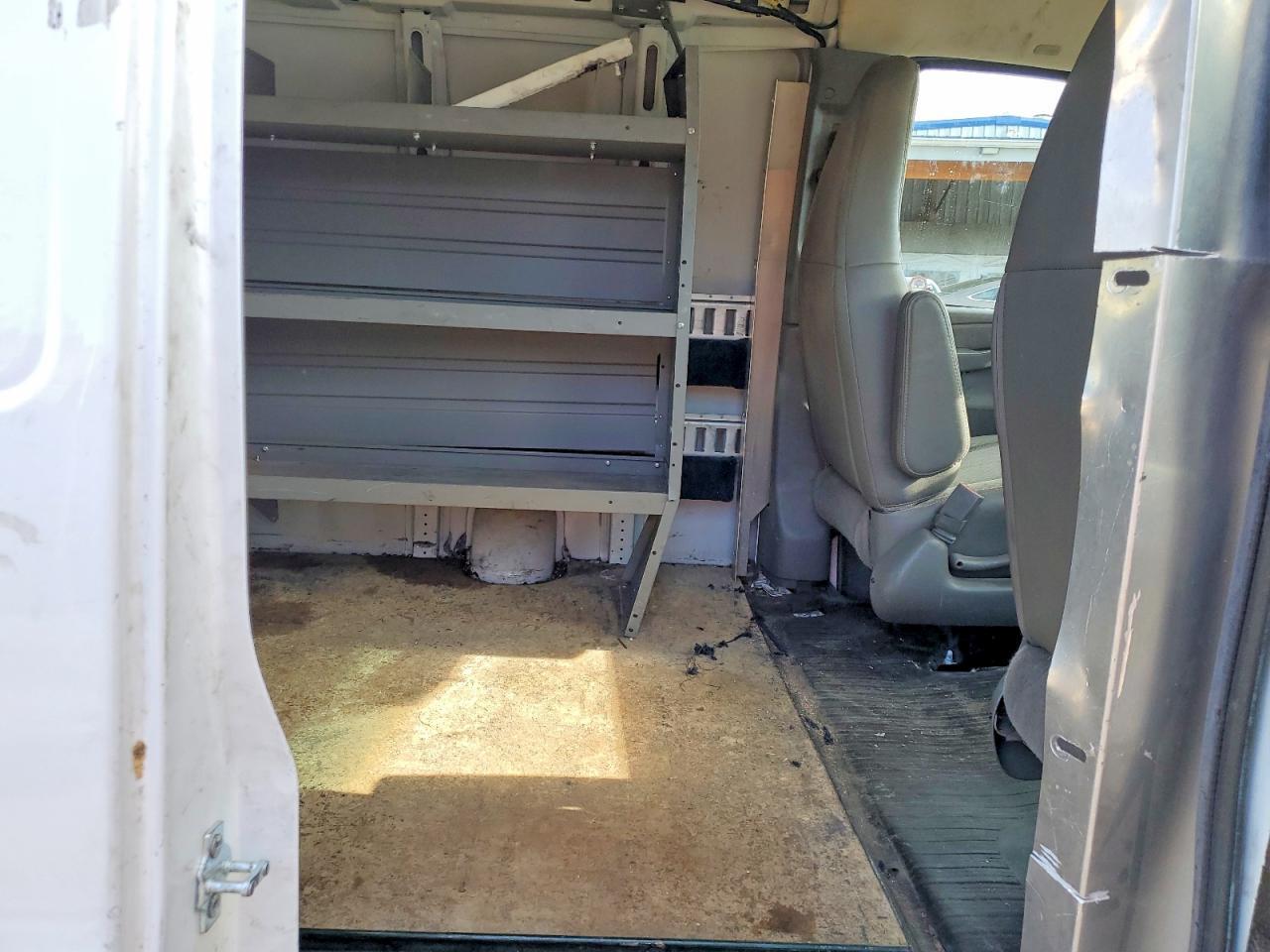 2018 Chevrolet Express G2500 - zdjęcie 11