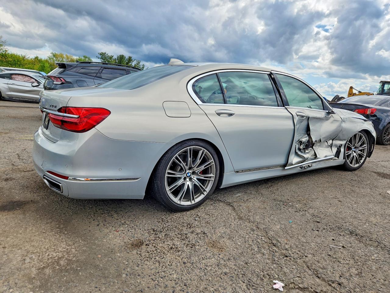 2016 BMW 740 I - zdjęcie 3