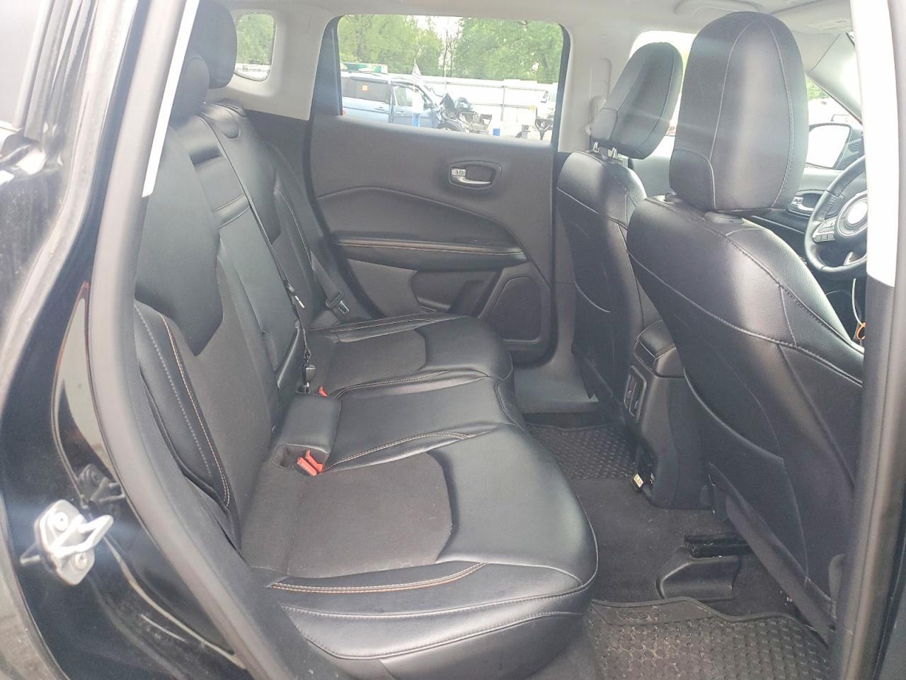 2017 Jeep Compass Latitude - zdjęcie 11