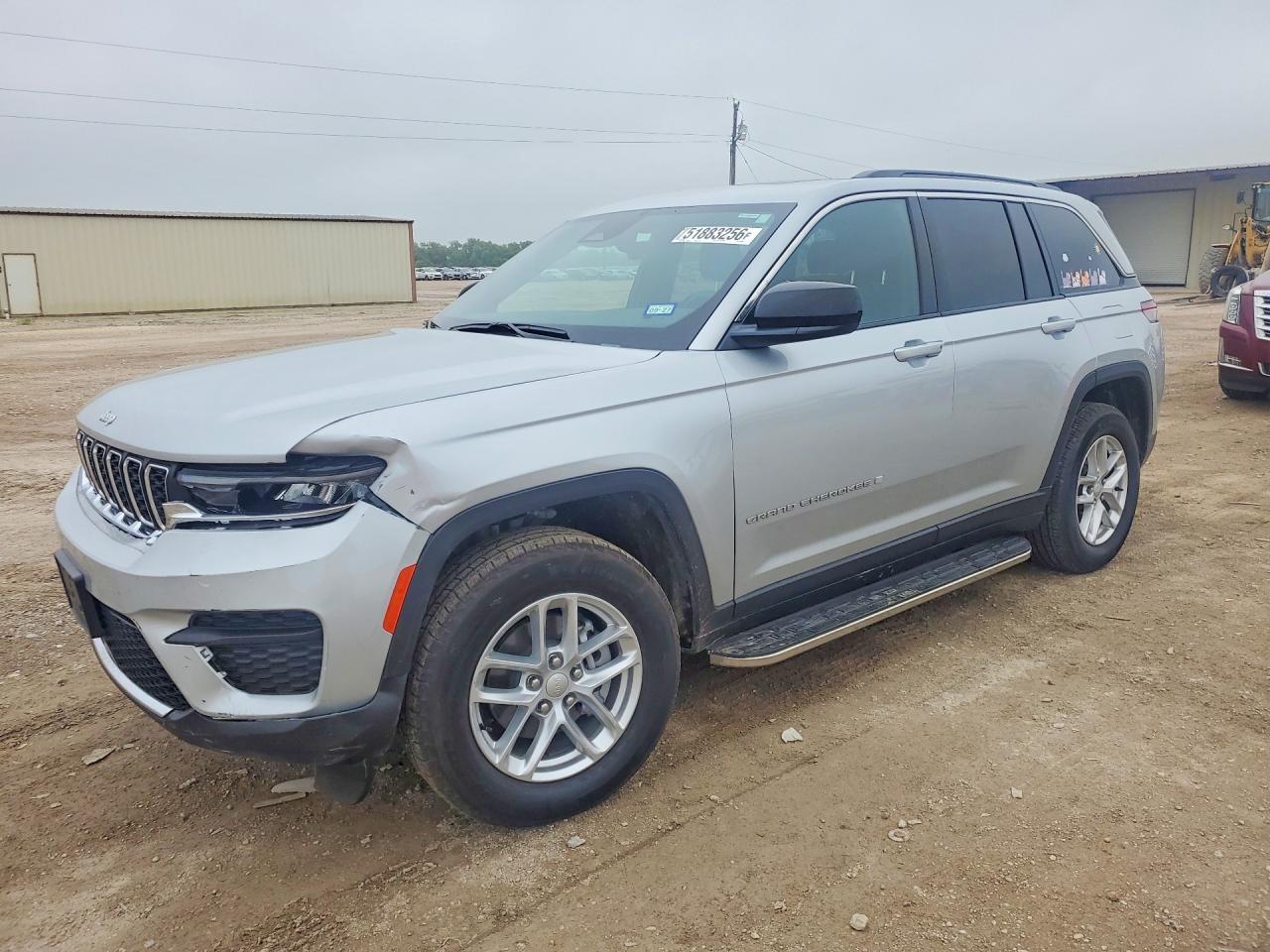 2025 Jeep Grand Cherokee Laredo - zdjęcie główne