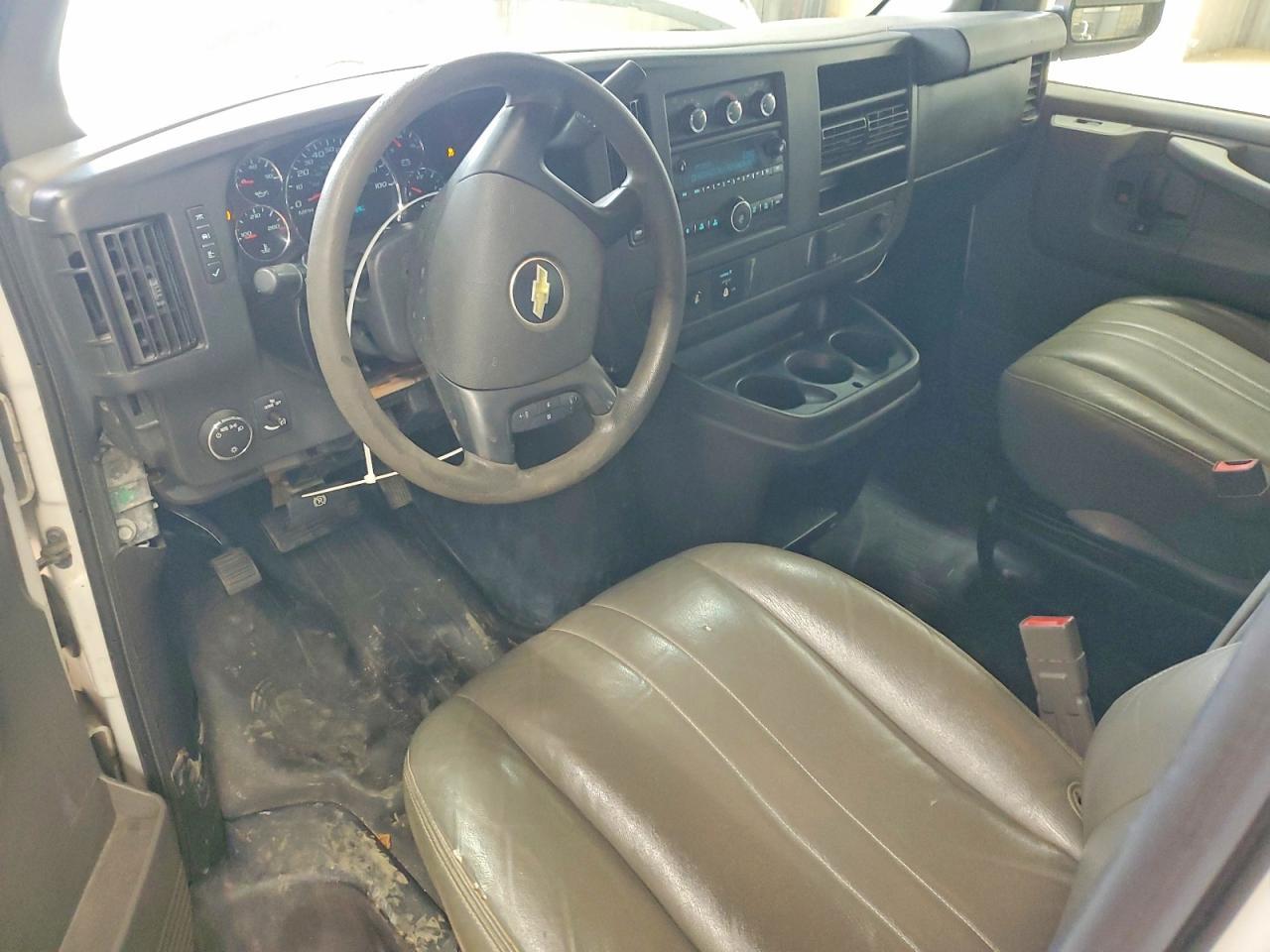 2015 Chevrolet Express G2500 - zdjęcie 8