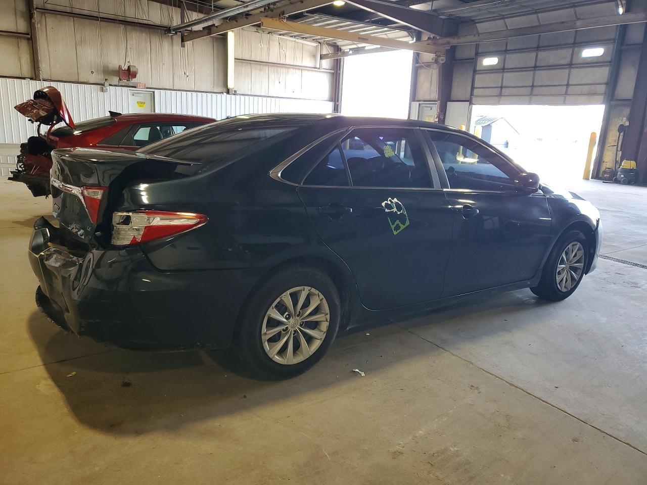 2015 Toyota Camry Le - zdjęcie 3