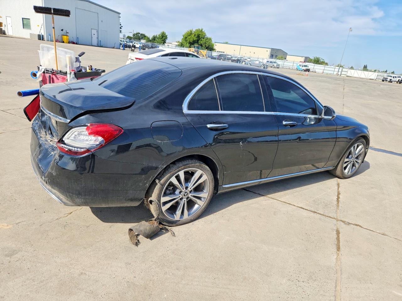 2021 Mercedes-Benz C 300 - zdjęcie 3