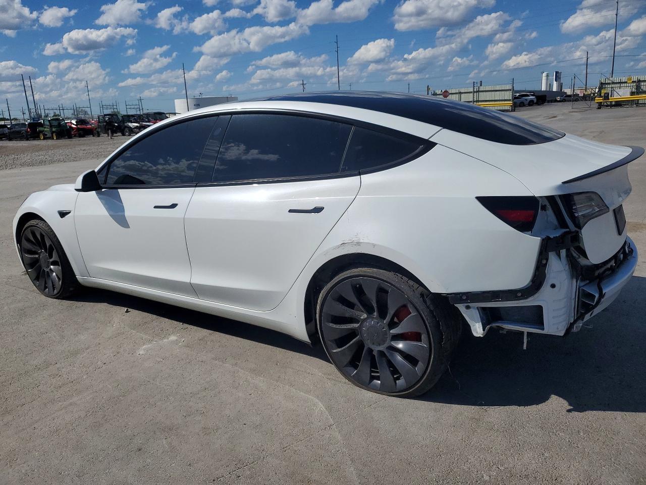 2022 Tesla Model 3 - zdjęcie 2