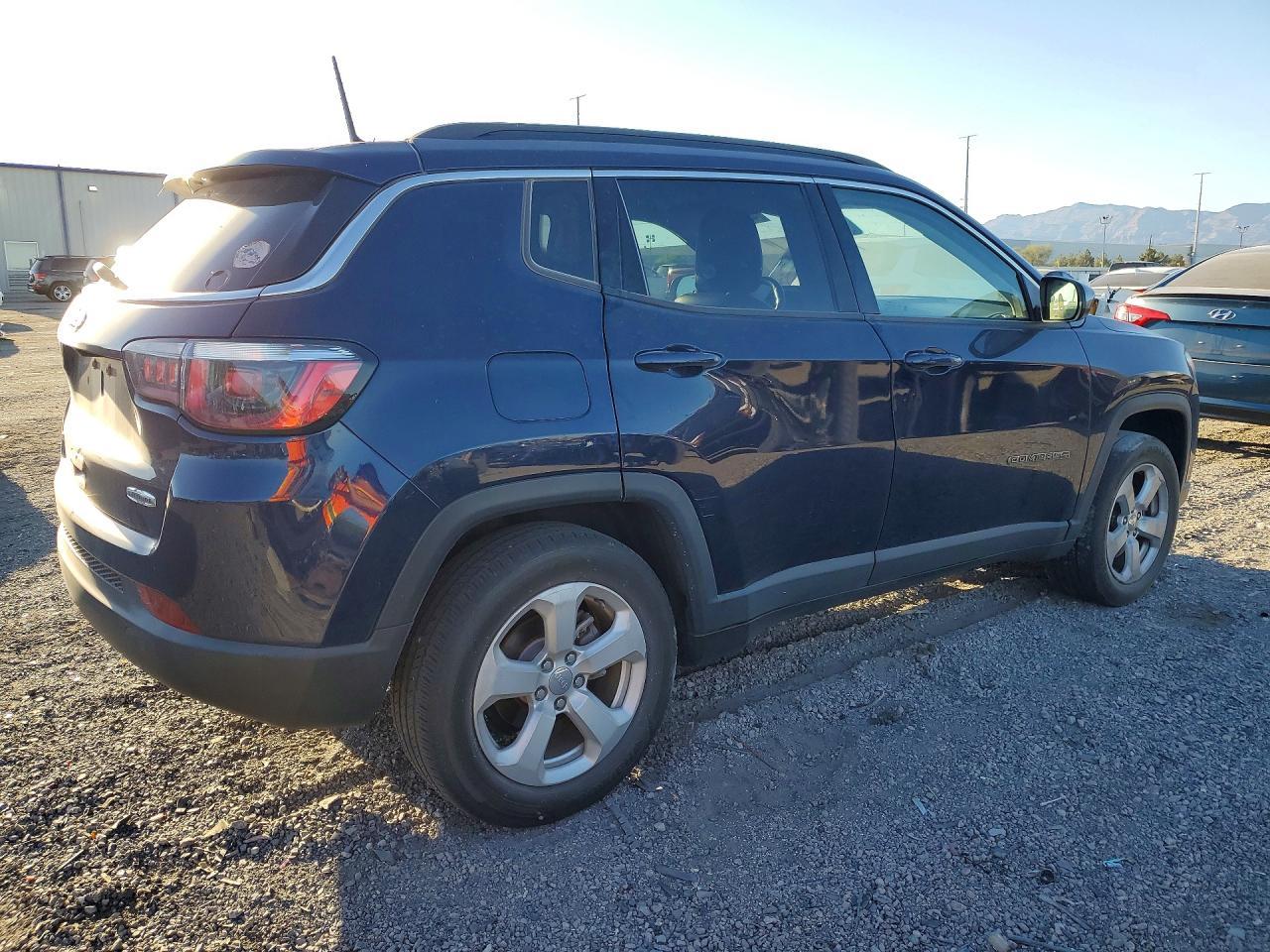 2018 Jeep Compass Latitude - zdjęcie 3