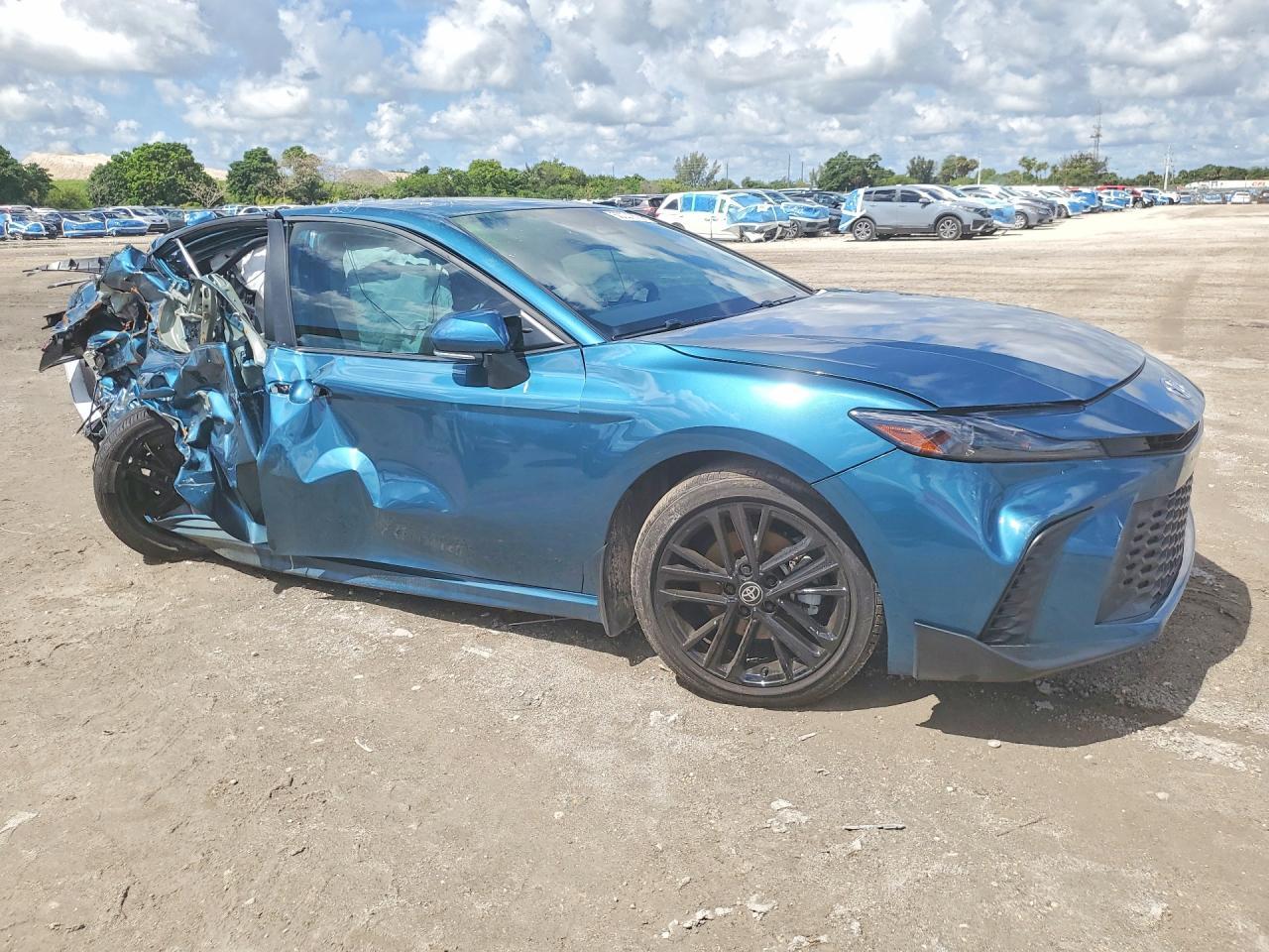 2025 Toyota Camry Se - zdjęcie 4