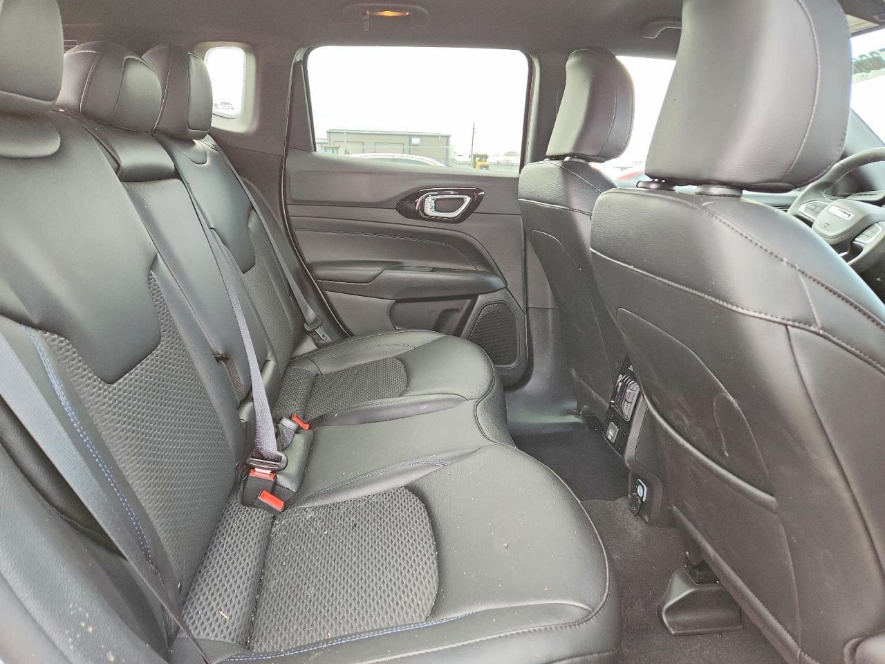 2026 Jeep Compass Latitude - zdjęcie 11