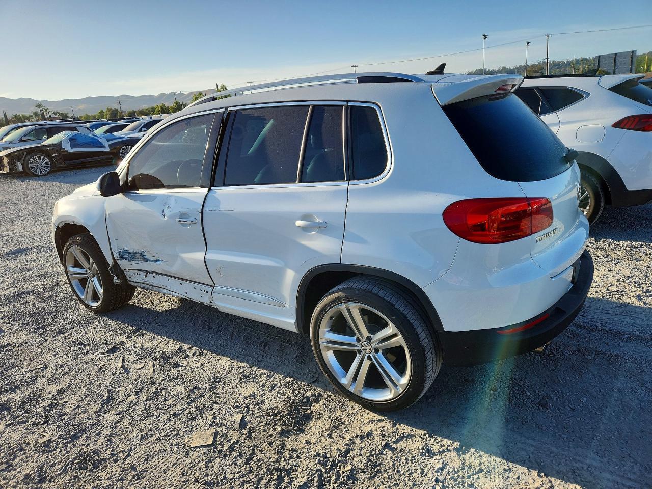 2014 Volkswagen Tiguan S - zdjęcie 2